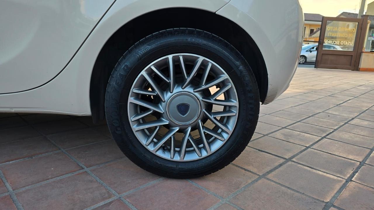 Lancia Ypsilon 1.2 69 CV 5 porte Elle