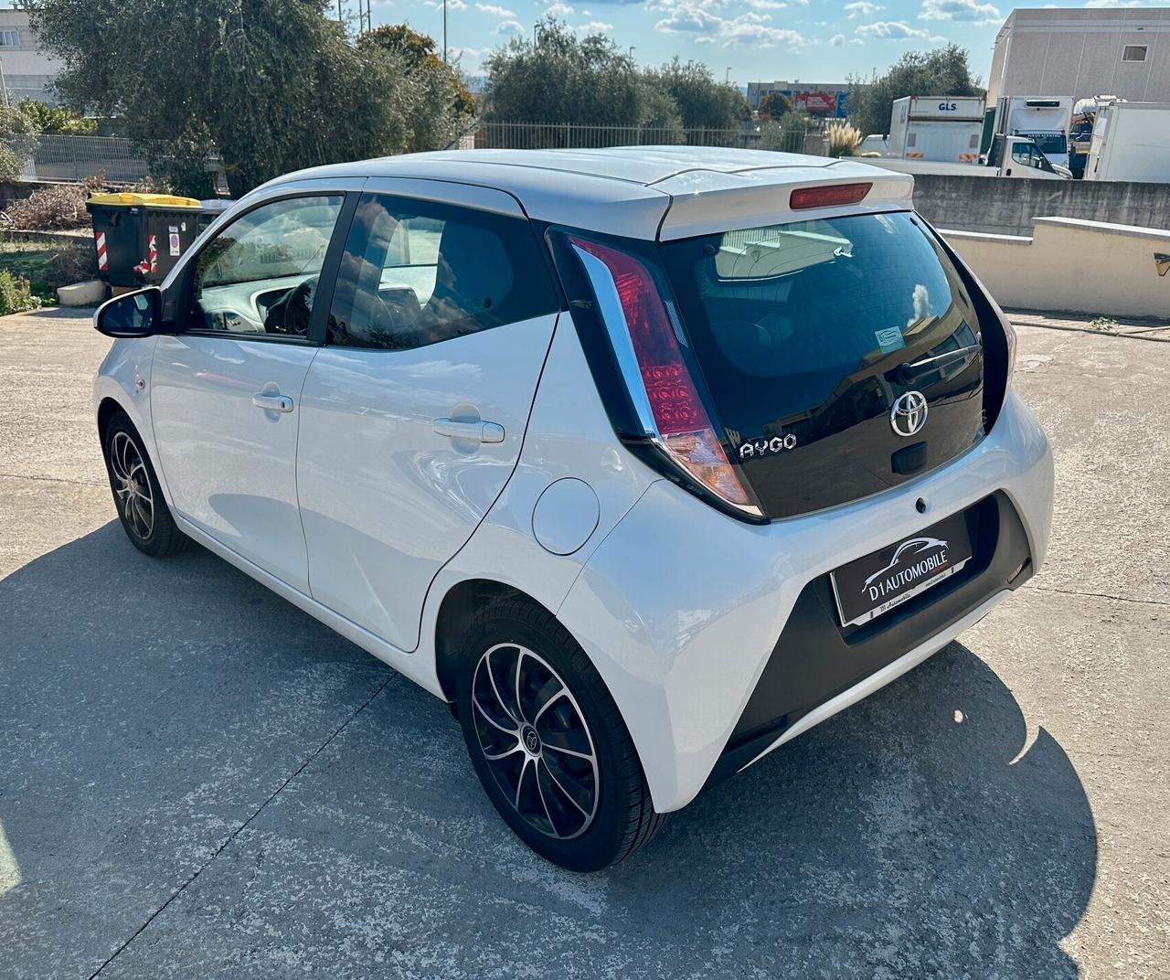 Toyota Aygo 1.0 VVT-i 69 CV 5 porte x-play