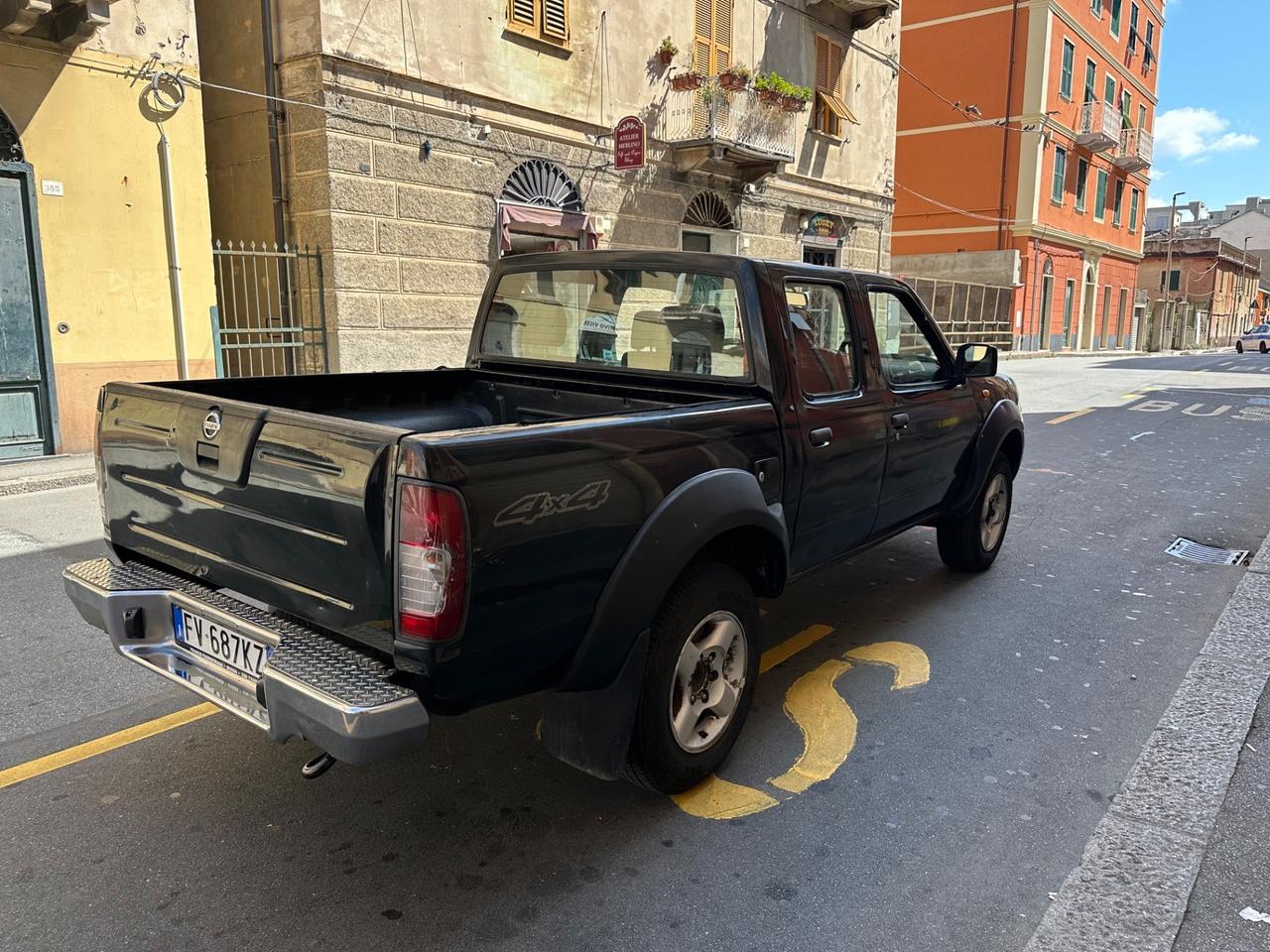 Nissan Navara 2.5 dCi 4 porte Double Cab XE
