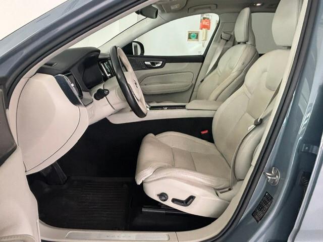 Volvo XC60 2.0d b4 Ultimate Dark awd 2024