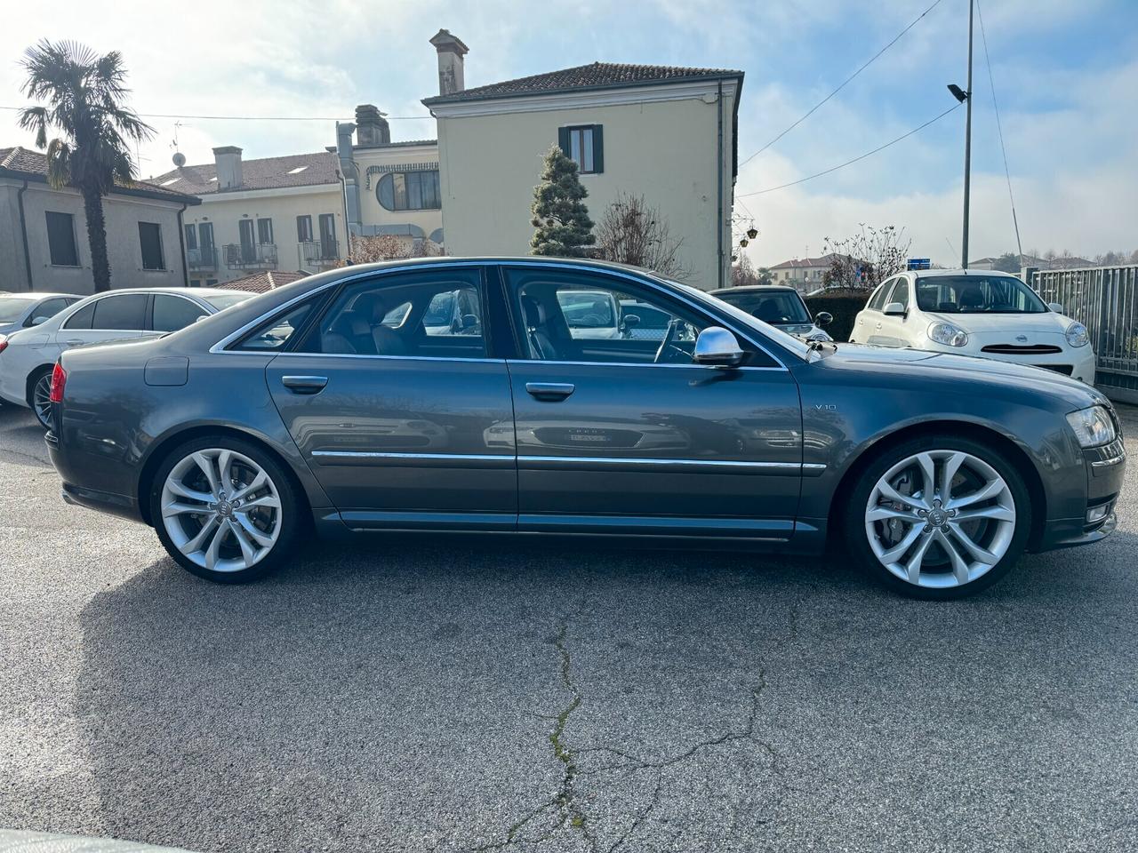Audi A8 S8 5.2 V10 quattro tiptronic