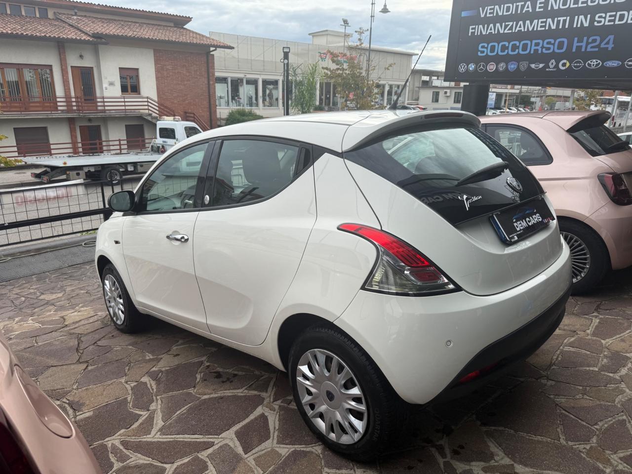 Lancia Ypsilon 0.9 TwinAir 85 CV 5 porte Metano Ecochic Elle