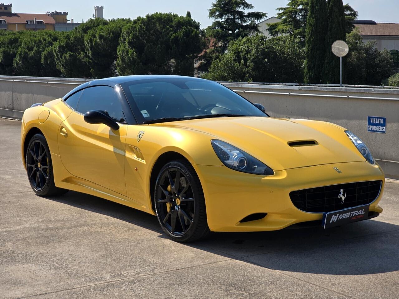 Ferrari California DCT Giallo Triplo Strato