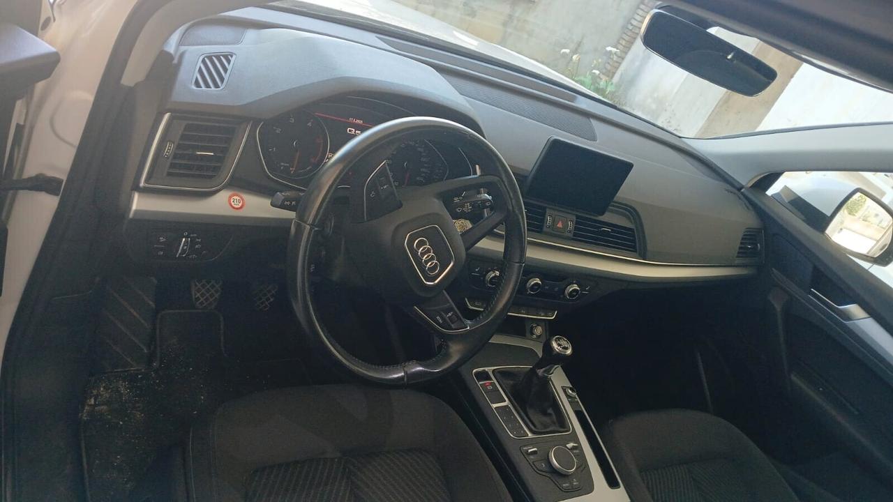 Audi Q5 2.0 TDI 150 CV Business