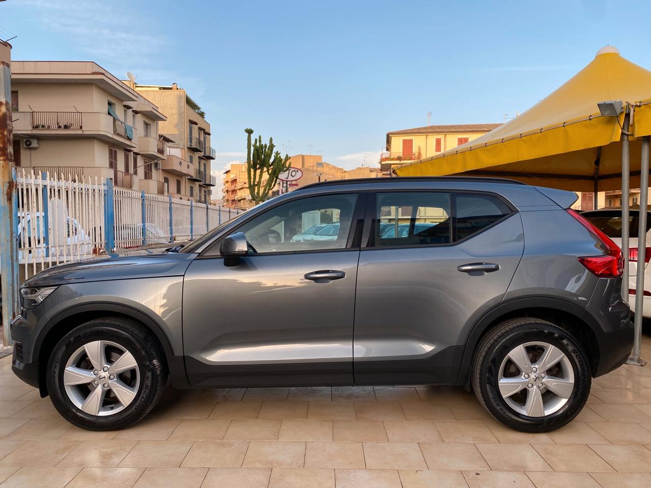 Volvo XC40 D3 Momentum 2.0 TDI 150CV