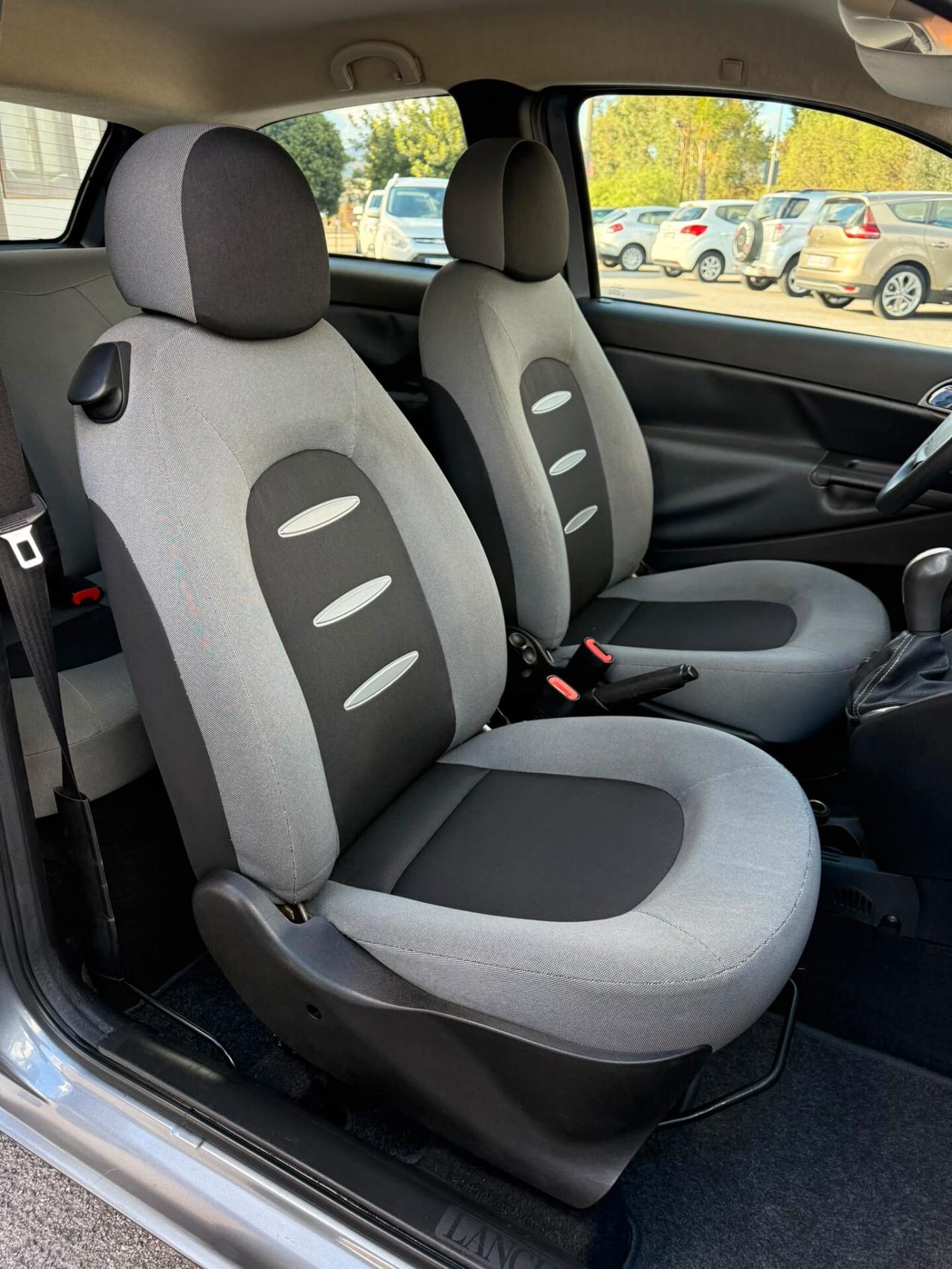 Lancia Ypsilon 1.3 MJT 75 CV Argento
