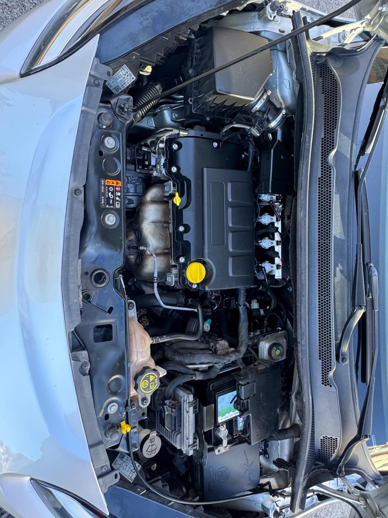 Opel Corsa 1.4 90CV GPL Tech 5 porte b-Color