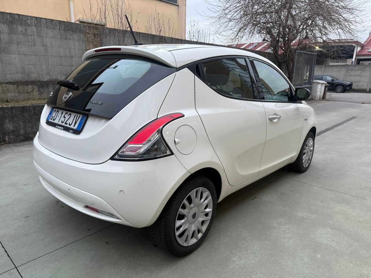 Lancia Ypsilon 1.0 FireFly 5 porte S&S Hybrid Ecochic Gold