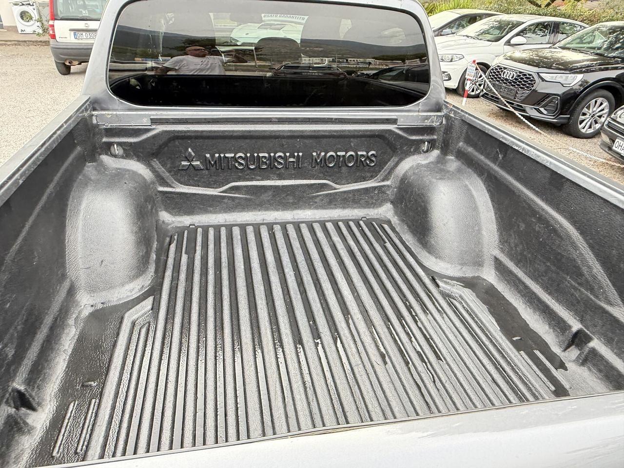 MITSUBISHI L200 DOPPIA CABINA 4X4 CAMBIO MANUALE