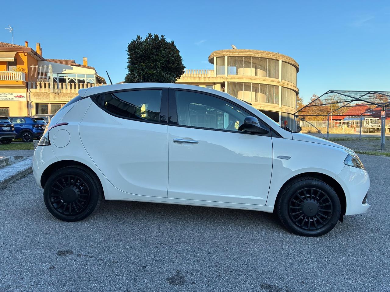Lancia Ypsilon 1.0 FireFly S&S Hybrid Ecochic Silver