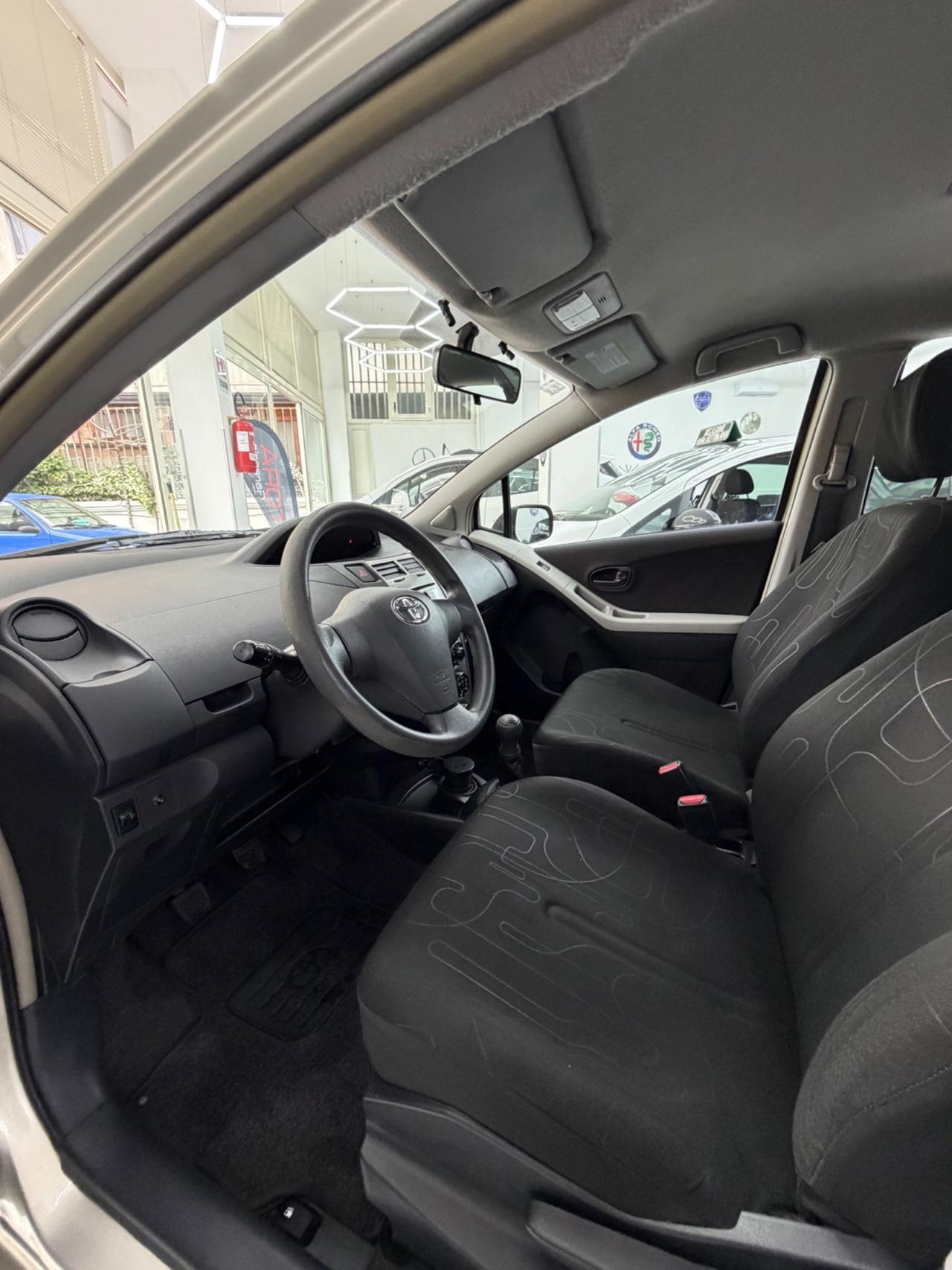 Toyota Yaris 1.0 5 porte