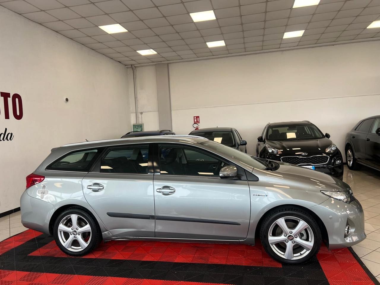 Toyota Auris Touring Sports 1.8 Hybrid Lounge