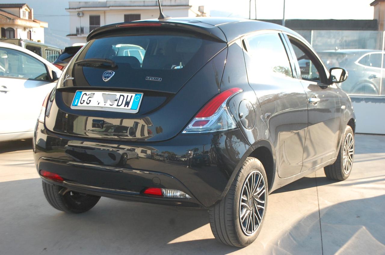 Lancia Ypsilon 1.0 firefly hybrid 70CV Gold Plus S&S Uff Italy
