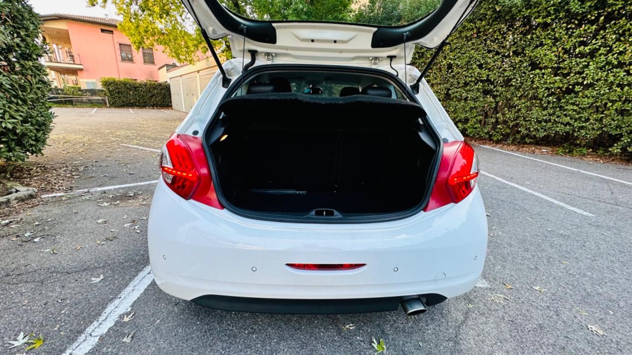 Peugeot 208.3 porte Allure.ok neopatentati.tagliandi certificati