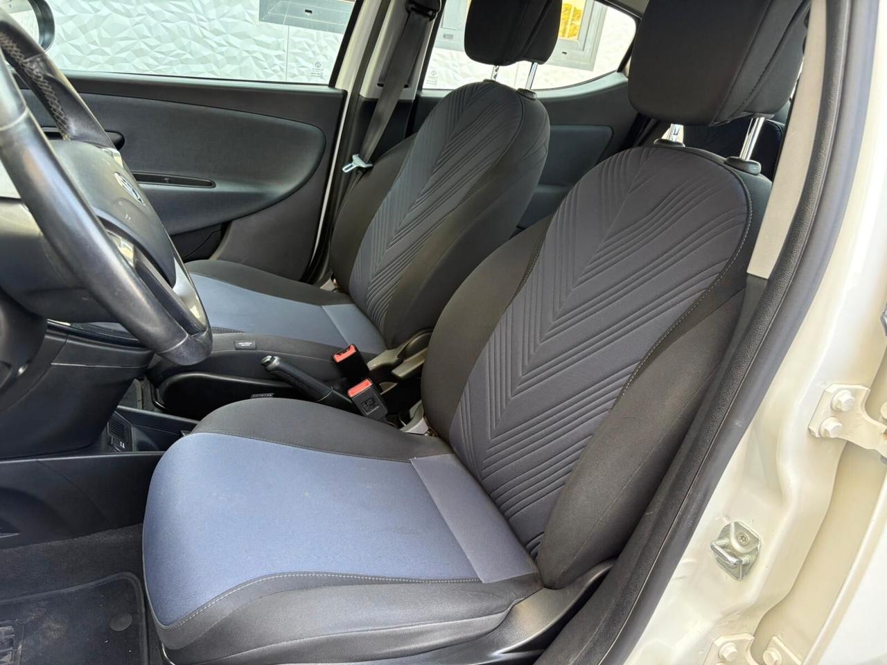 Lancia Ypsilon 1.0 hybrid 69cv - 2021