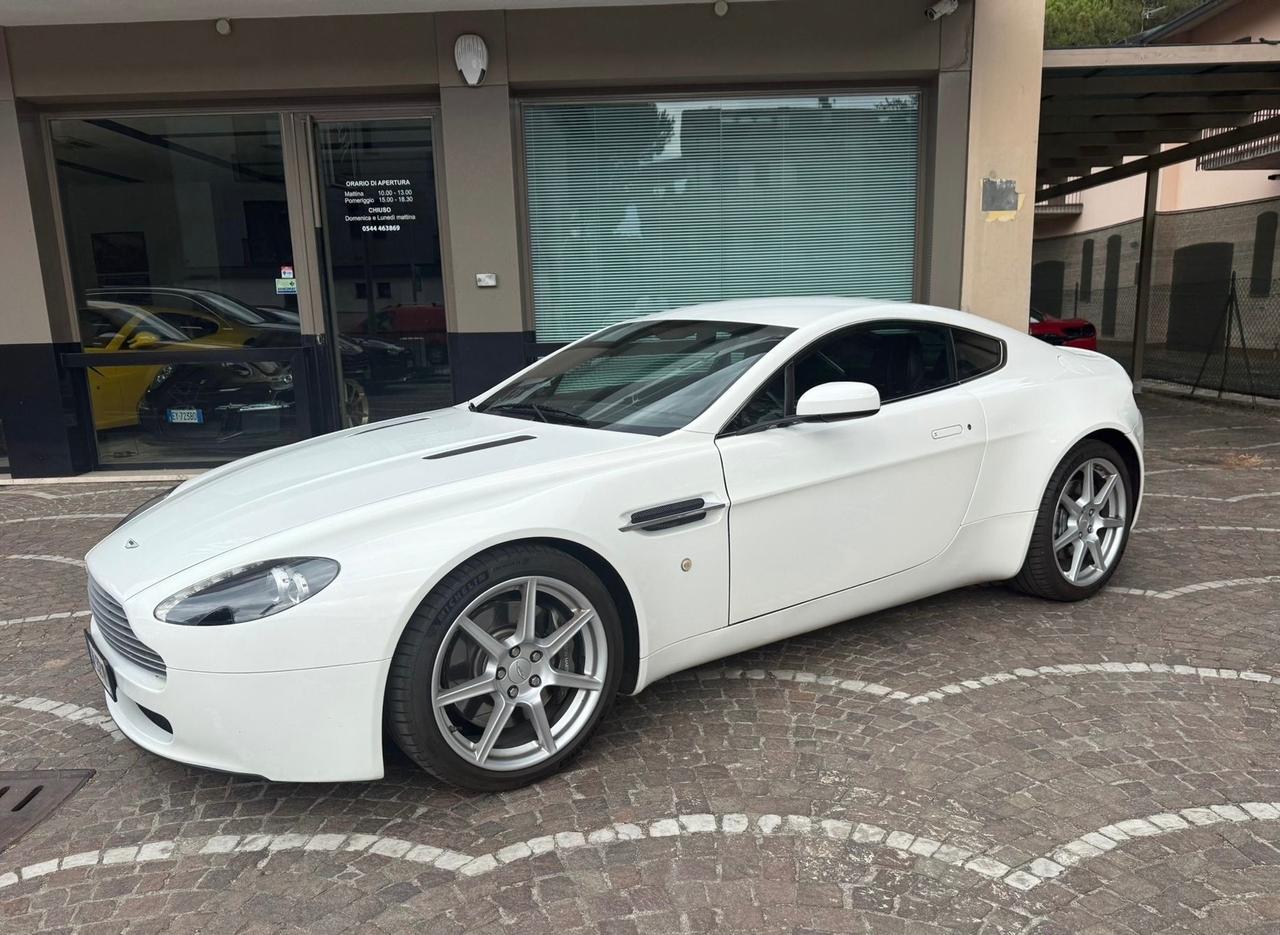 Aston Martin V8 Vantage , prima vernice book, MANUALE