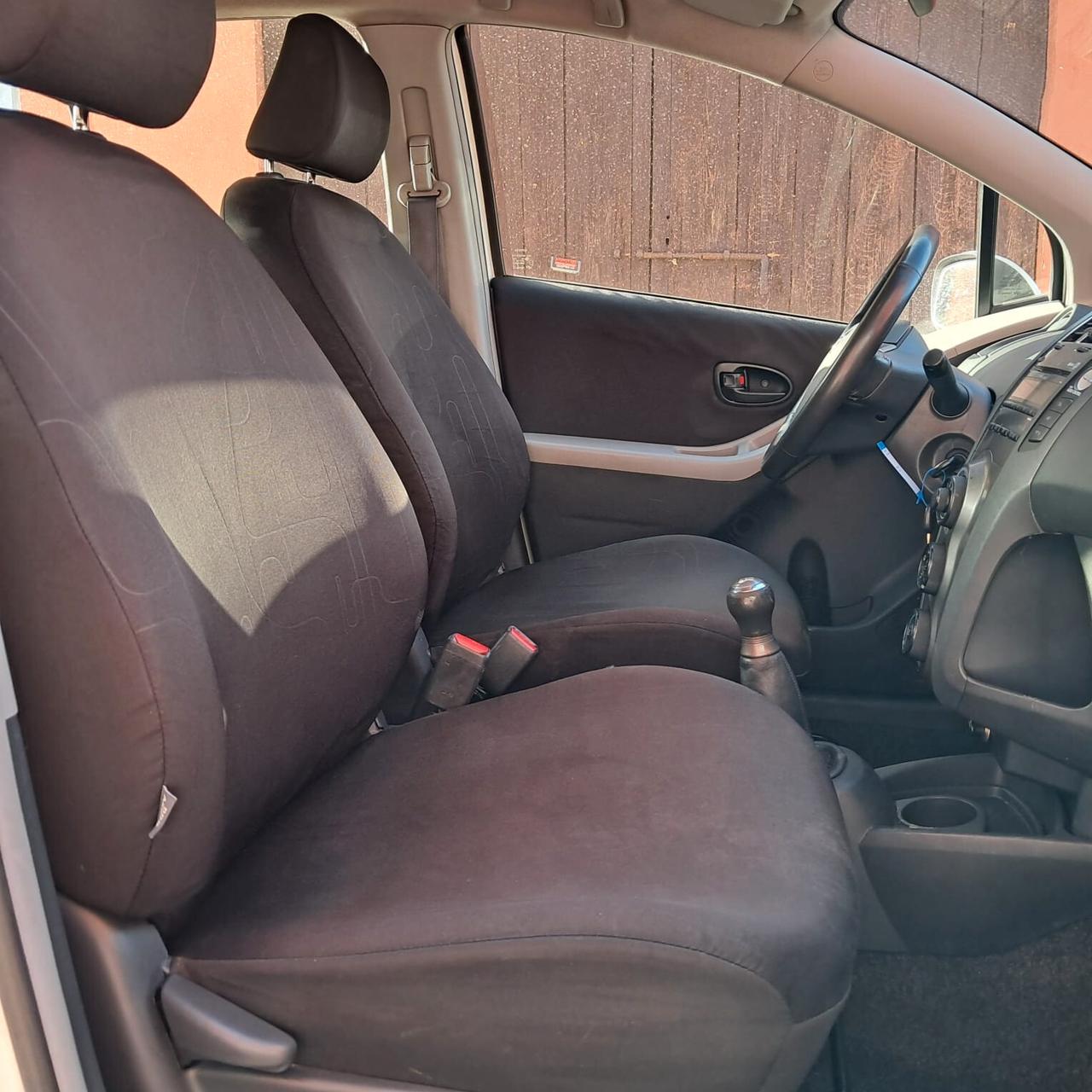 Toyota Yaris 1.0 benz 5 porte Luxury pack neopatentati