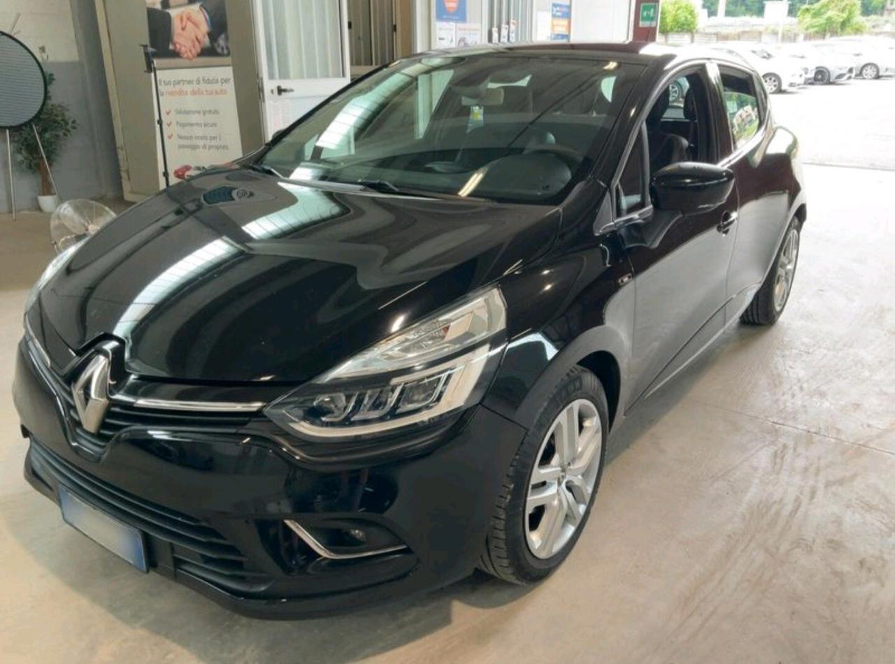 Renault Clio TCe 12V 90 CV 5 porte Moschino Zen