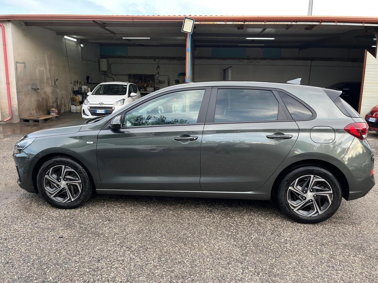 Hyundai i30-5p-1.0 hybrid- full-04/2023