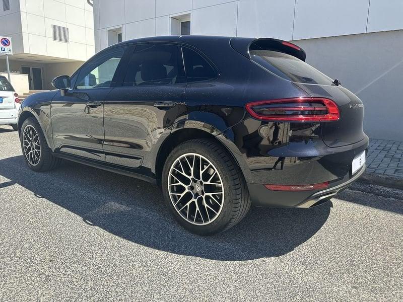 Porsche Macan -