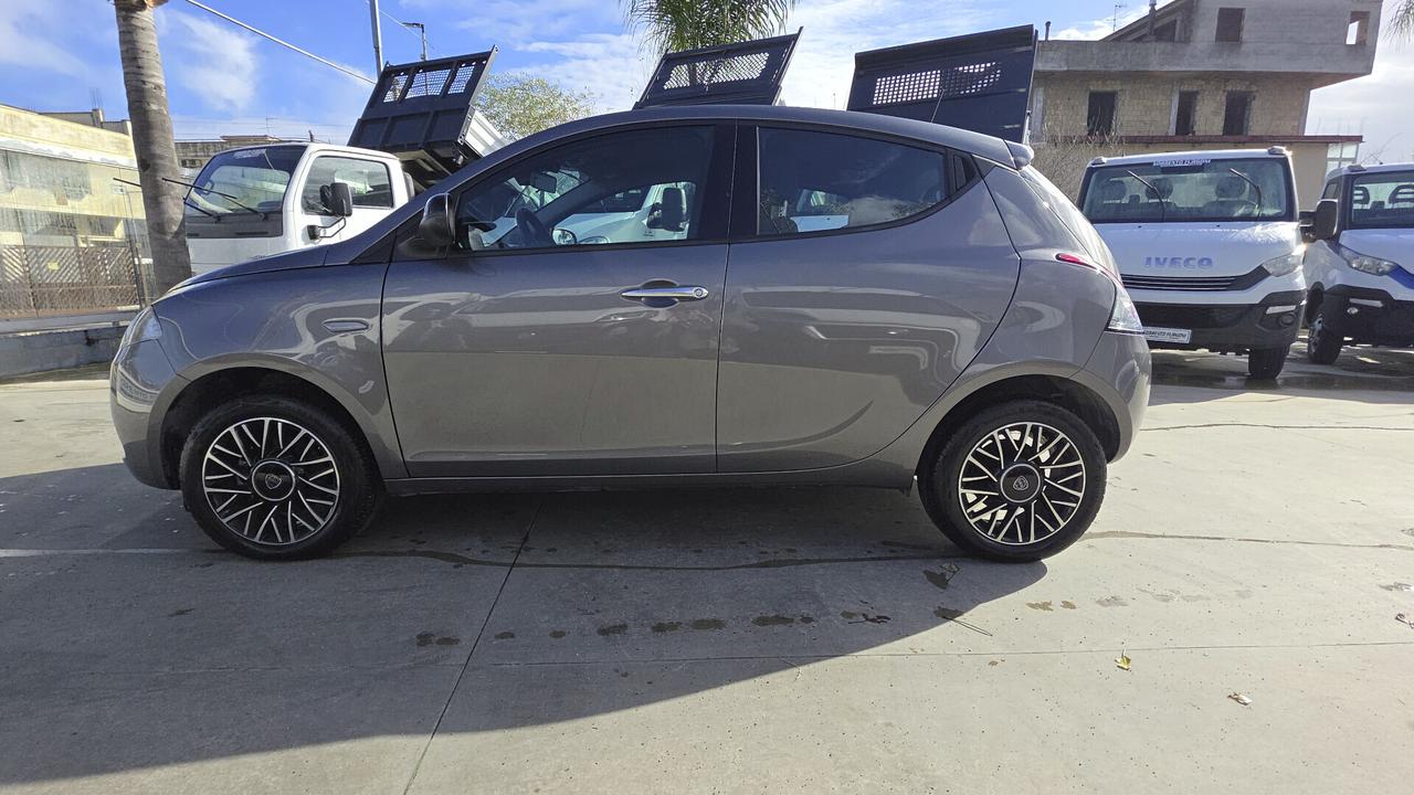Lancia Ypsilon 1.0 FireFly 5 porte S&S Hybrid Gold Plus