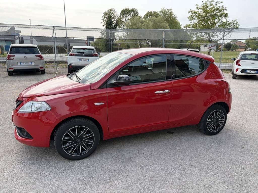 Lancia Ypsilon 1.0 FireFly 5 porte S&S Hybrid Ecochic Gold