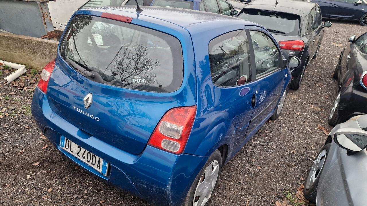 Renault Twingo 12 benzina neopatentati