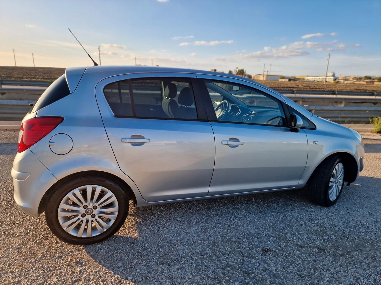 Opel Corsa 1.2 85CV 5 porte GPL-TECH Edition