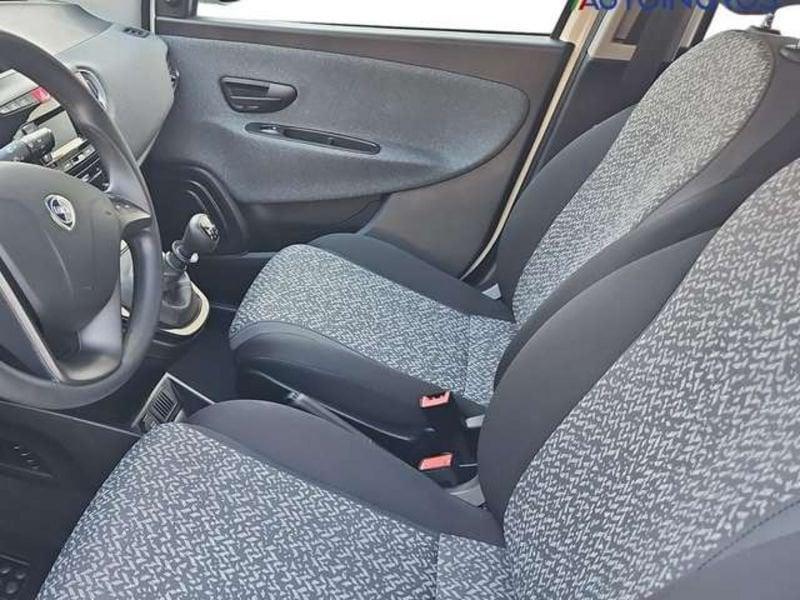 Lancia Ypsilon 1.0 firefly hybrid Silver s