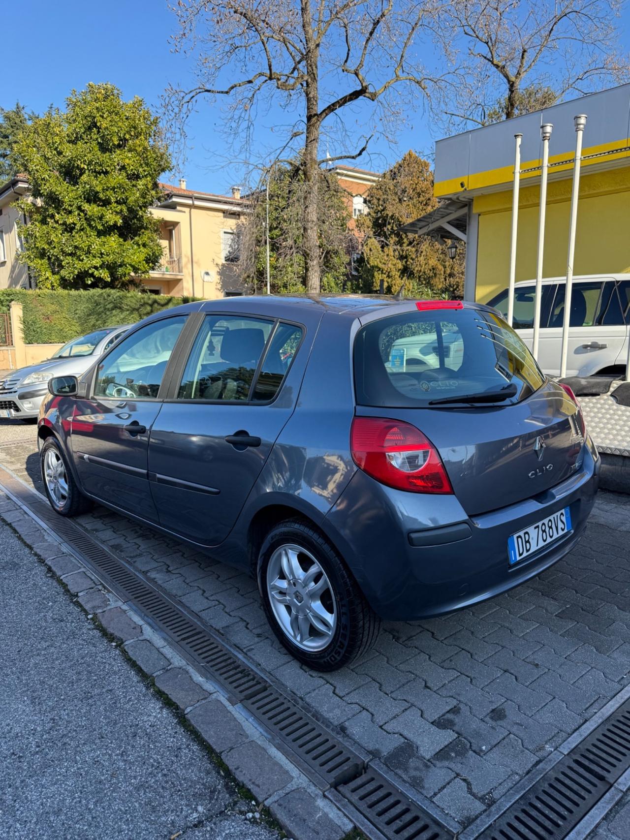 Renault Clio Storia 1.2 16V 5 porte