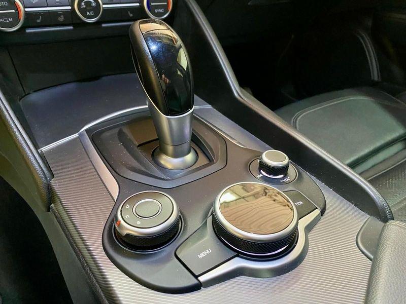 Alfa Romeo Giulia 2.2 Turbodiesel 210 CV AT8 AWD Q4 Veloce