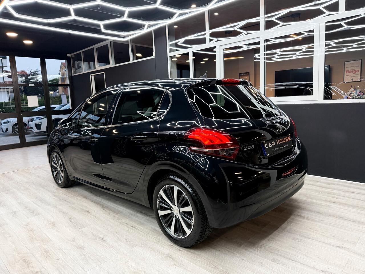 Peugeot 208 1.2 82CV puretech Allure OK NEOPATENTATI