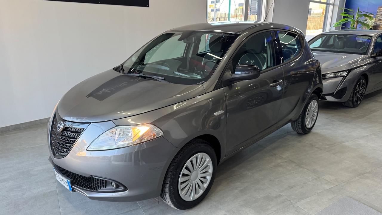 Lancia Ypsilon 0.9 TwinAir 85 CV 5 porte Metano Ecochic Elle