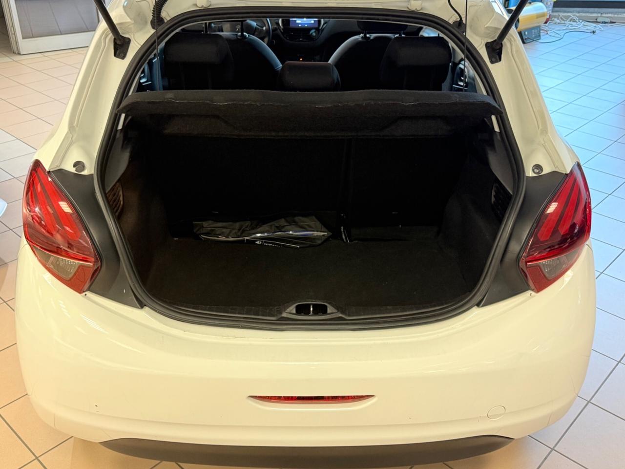 Peugeot 208 67000km 1.2 cv82 5 porte Allure