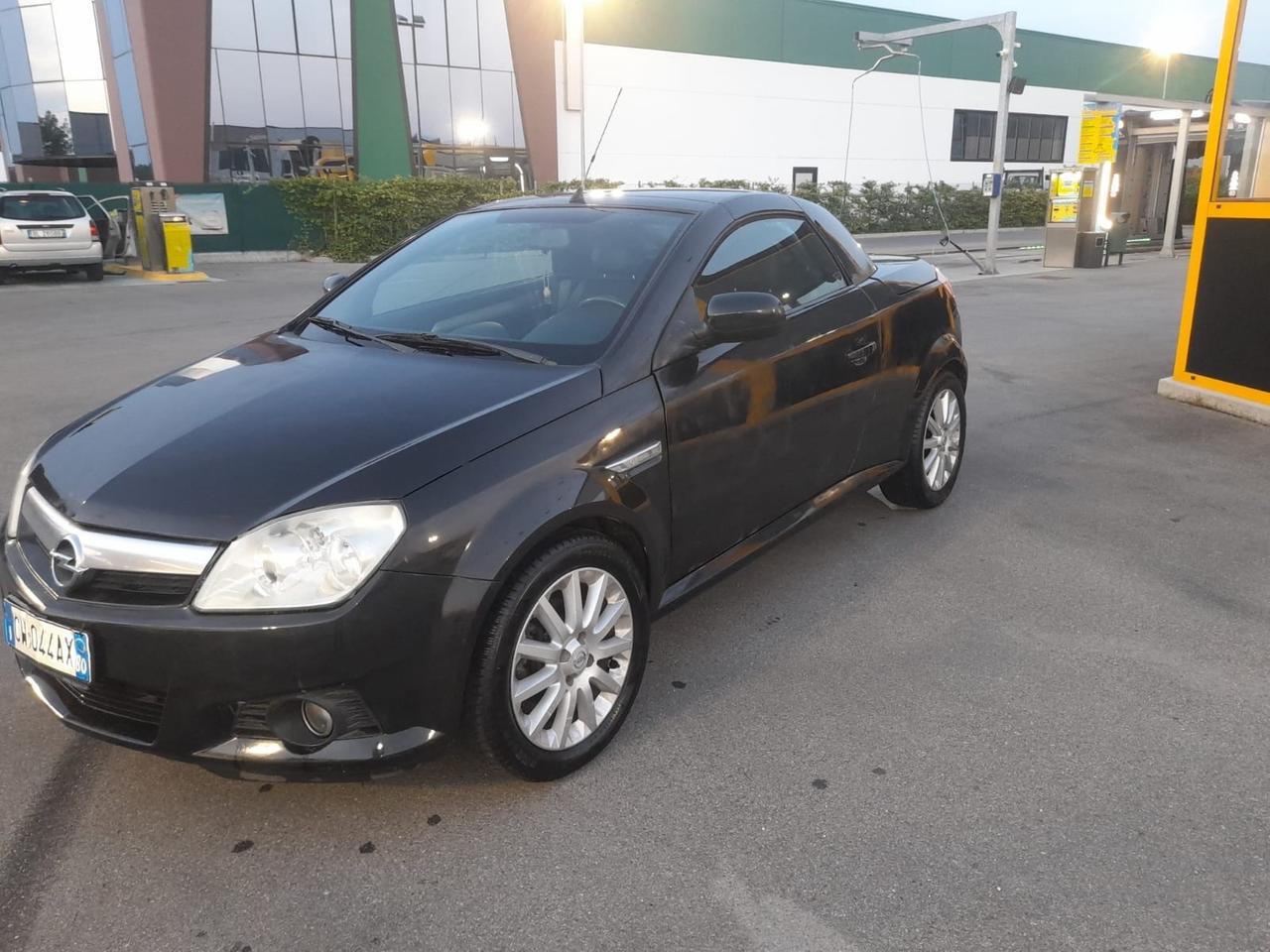 Opel Tigra TwinTop 1.4 16V First Edition