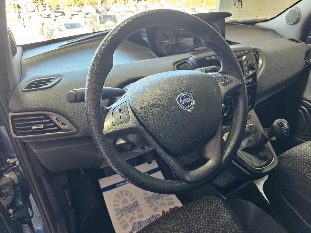 Lancia Ypsilon 1.0 firefly hybrid Silver s&s 70cv 5p.ti