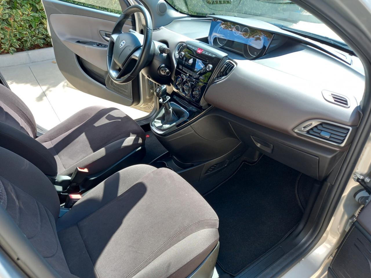 Lancia Ypsilon 1.2 69 CV SOLO 30000 KM !!!