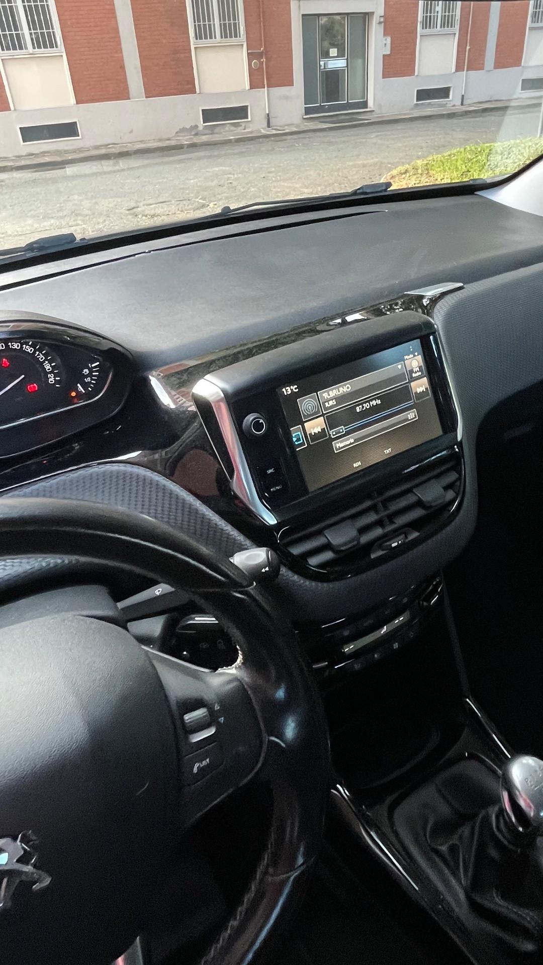 Peugeot 2008 1.6 e-HDi 115 CV Stop&Start Allure