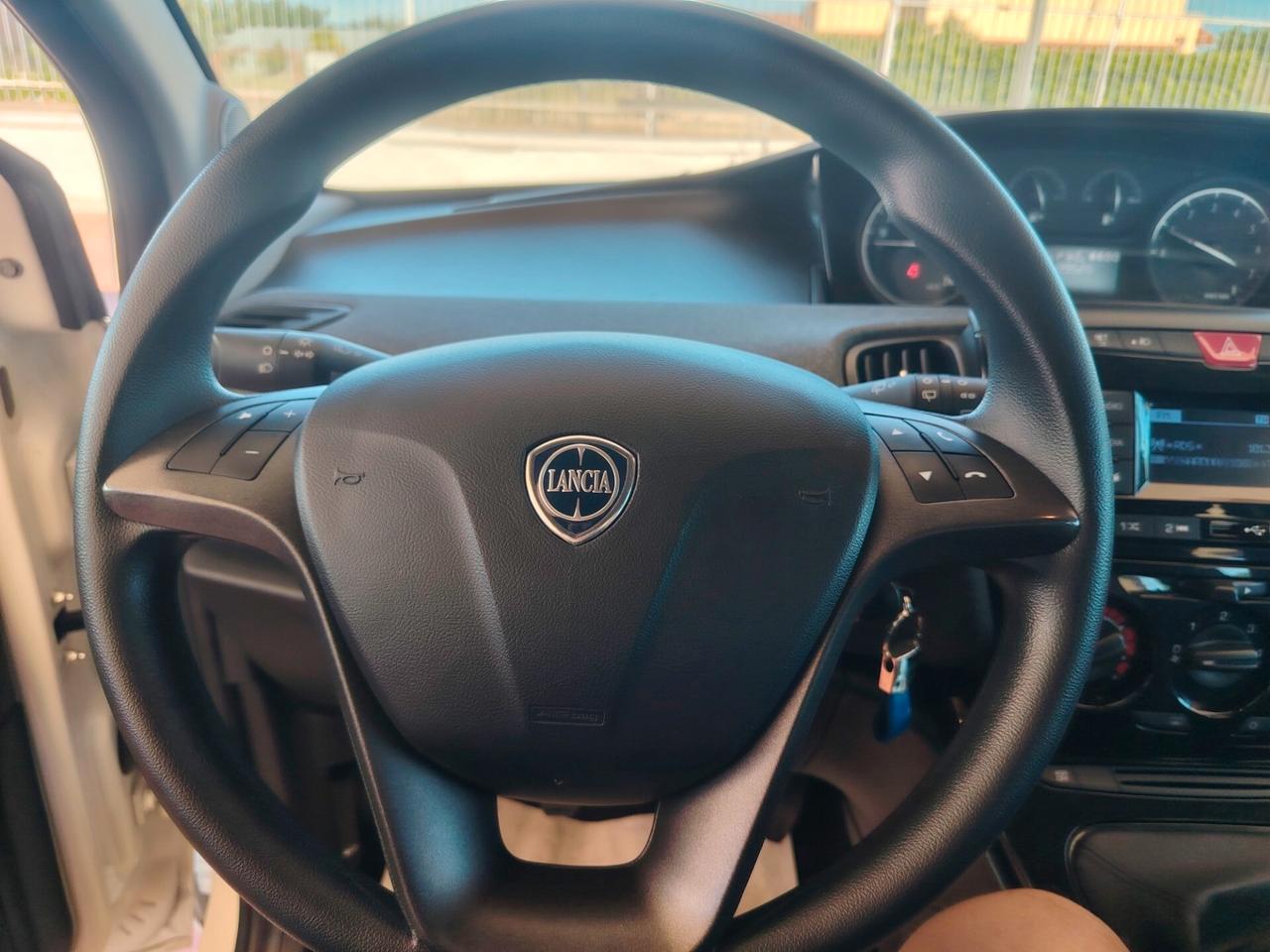 Lancia Ypsilon 1.0 FireFly Hybrid 2023 19.000km