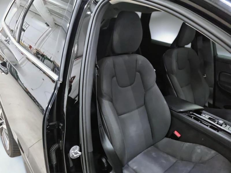 VOLVO XC60 B4 D AWD automatico Momentum Pro