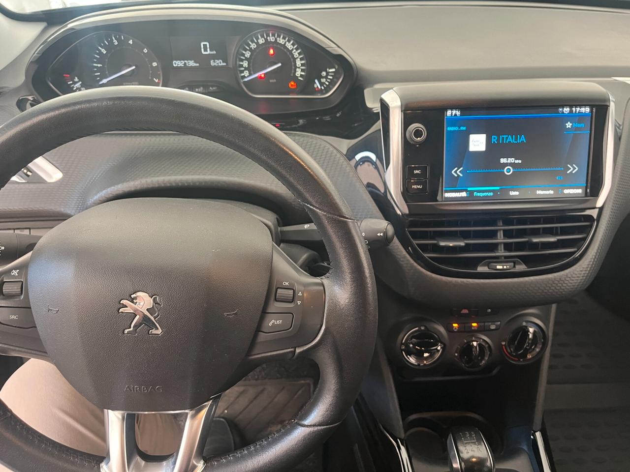 Peugeot 2008 PureTech 82 S&S Signature