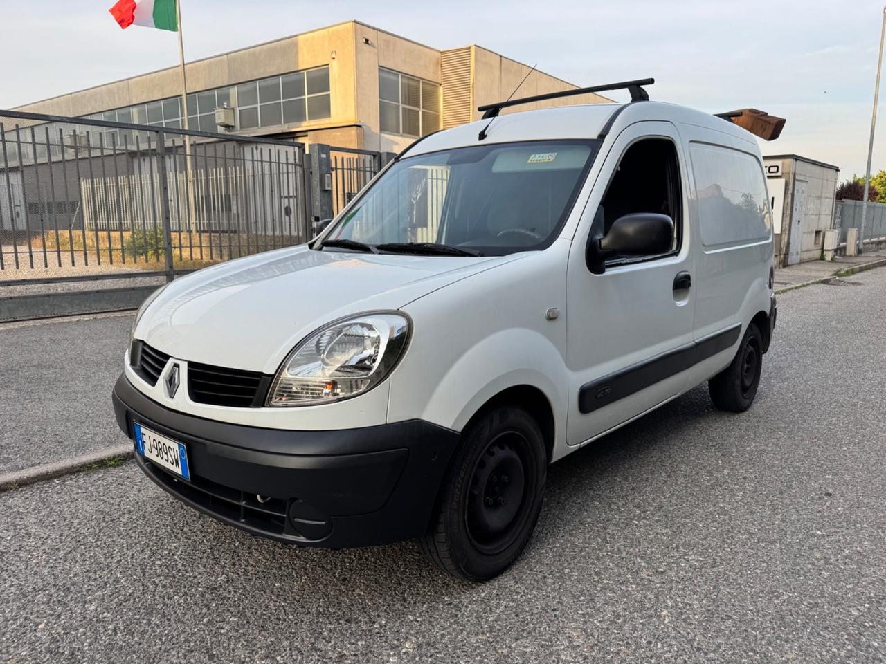 Renault Kangoo con GANCIO TRAINO