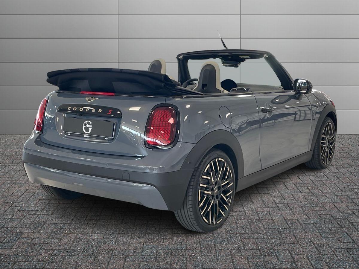 MINI Mini Cooper Cabrio F67 - Mini Cooper Cabrio 2.0 S Favoured auto