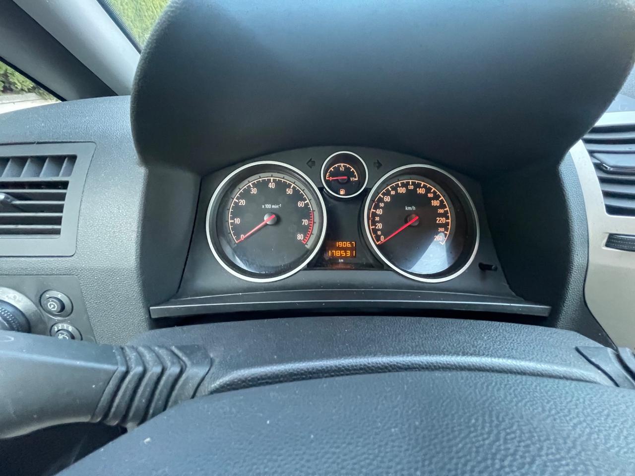 Opel Zafira 1.8 16V VVT Club