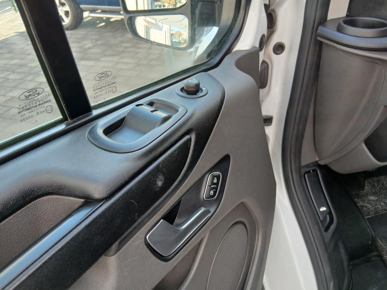 Ford Transit Custom 2.0d Hybrid Diesel tuo a € 199 mese