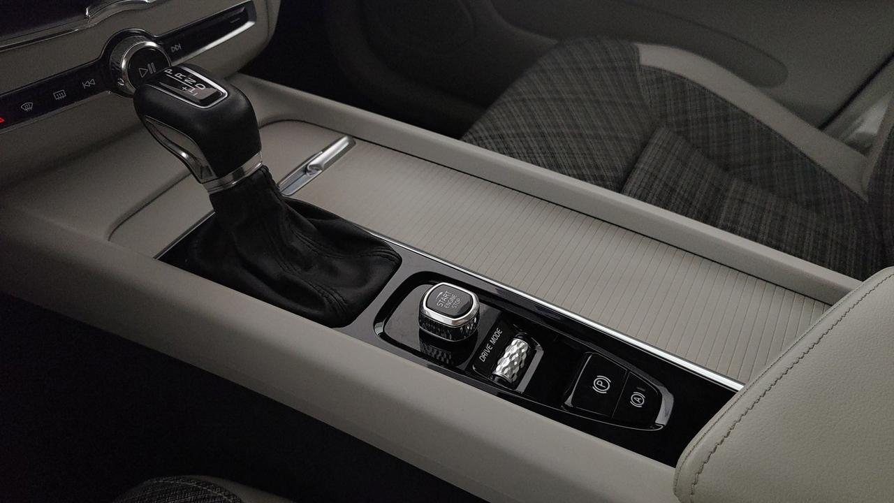 VOLVO XC60 2.0 d4 Business awd geartronic my18