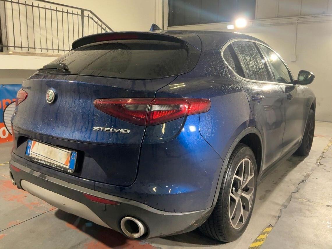 Alfa Romeo Stelvio 2.2 JTDM Q4 automatico 210cv -IN ARRIVO-