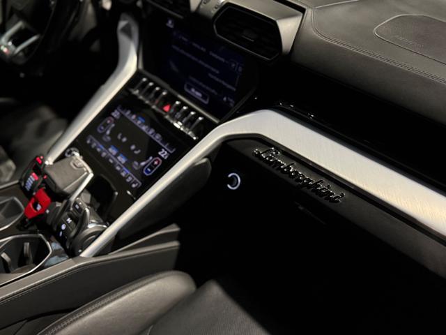 LAMBORGHINI Urus 4.0