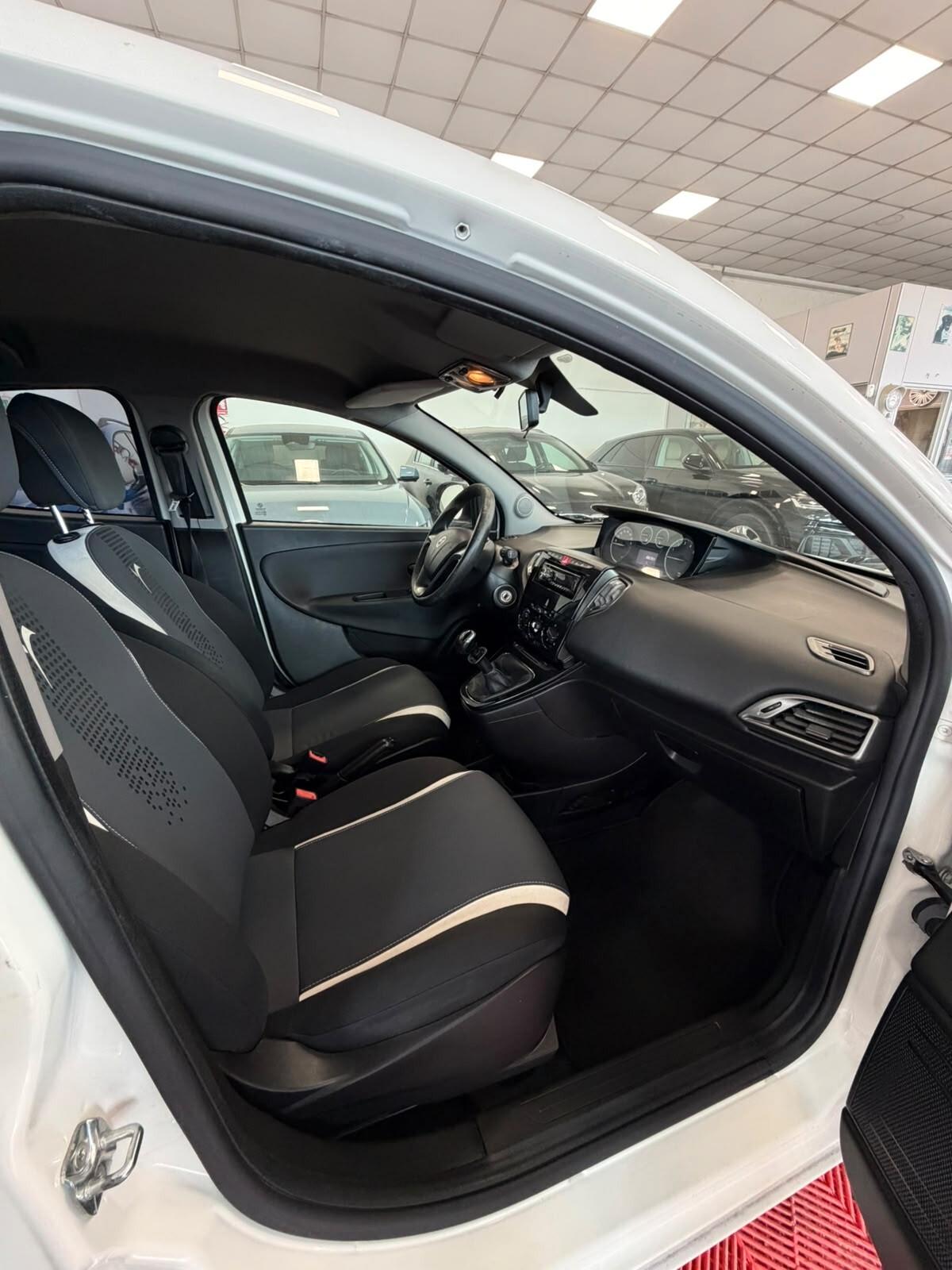 Lancia Ypsilon 1.2 69 CV 5 porte GPL Ecochic Gold