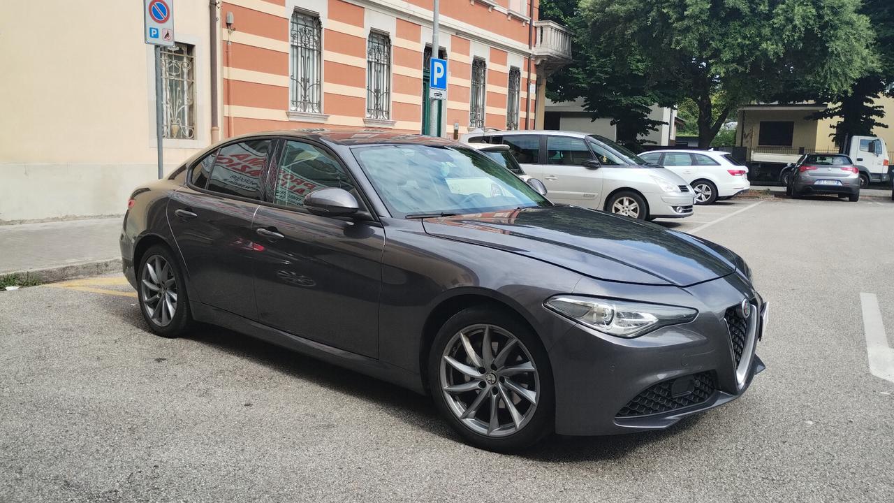 Alfa Romeo Giulia 2.0 Turbo 200 CV AT8 Super